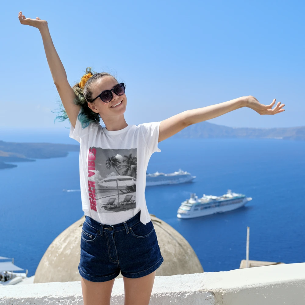 Bild Vorlage 1000 x 1000 Dame in Santorini 1